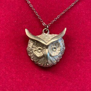NECKLACE OWL Head 3-D Small and Delicate Very detailed. Lobster  Claw Closure